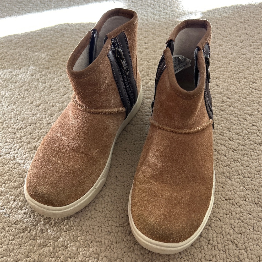 Ugg  Adler , youth zip up boots , size 1
